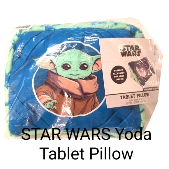 The Mandalorian Star Wars *Baby Yoda* Grogu Tablet Cuddly Pillow NEW WITH TAGS - Picture 7 of 11